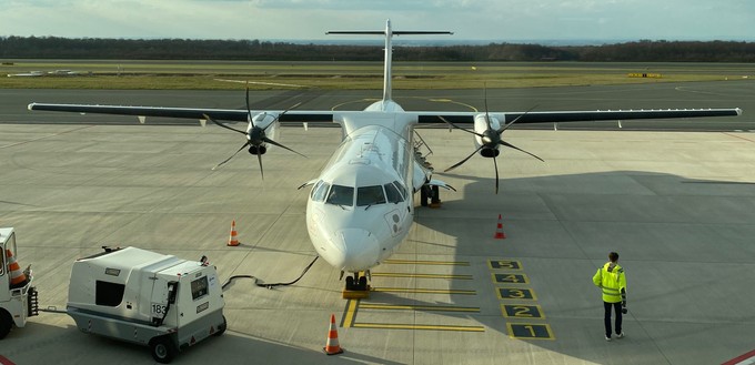 Zurück in Paderborn: Derzeit bleibt der Flieger nur übers Wochenende, künftig soll er hier stationiert werden.