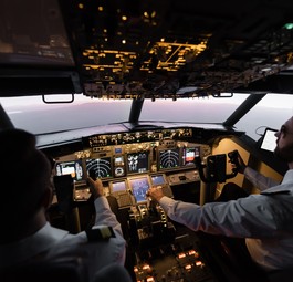 Cockpit: Die NTSB fordert längere Aufnahmezeiten des Stimmenrekorders.