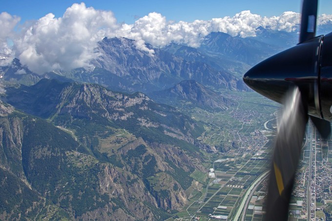 Blick auf das Rhonetal: Die Aufnahmen werden genutzt um Karten zu modernisieren und Umweltveränderungen festzustellen.