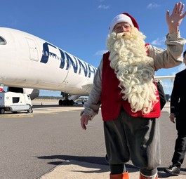Airbus A350 von Finnair in Melbourne: Der Weihnachtsmann fliegt selbstverständlich mit der finnischen Nationalairline nach Australien.
