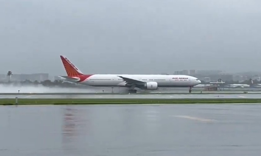 Das Ersatzflug beim Start in Mumbai: Holt Reisende und Crew aus Krasnojarsk ab.