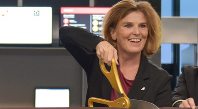 Heike Birlenbach beim Erstflug des Airbus A350 von Swiss: Fast das ganze Berufsleben für Lufthansa Group gearbeitet.