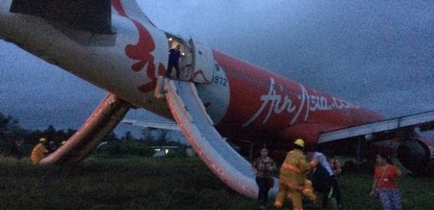 Air-Asia-Flieger: Passagiere mussten über die Notrutsche aussteigen.