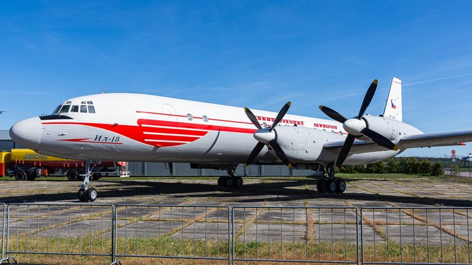 Ilyushin Il-18B mit dem Kennzeichen OK-NAA.