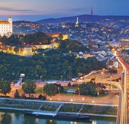 Bratislava: «Was darf es sein, gnädige Frau? Bus, Auto oder Flugzeugerl?»