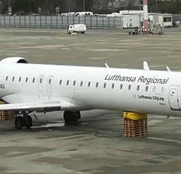 Aufgebockt: Die Bombardier CRJ 900 von Lufthansa Cityline.