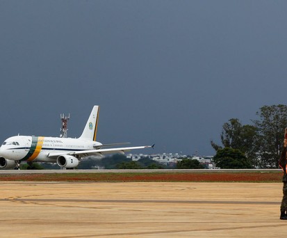 So sieht die 2005 angeschaffte VC-1A heute aus. Als Rufzeichen verwendet sie Força Aérea 01.