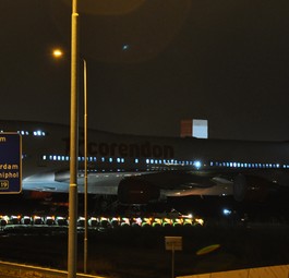Corendons Boeing 747 steht vor der A9 bei Amsterdam: In der Nacht vom 8. auf den 9. Februar...