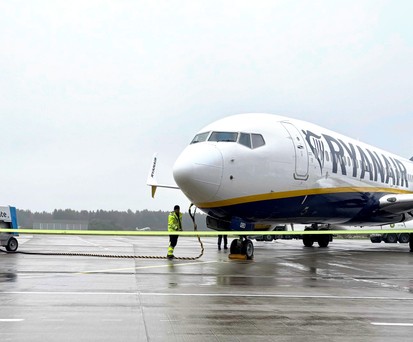 Boeing 737 von Ryanair auf dem Vorfeld: Der Flughafen Memmingen bietet kurze Wege.