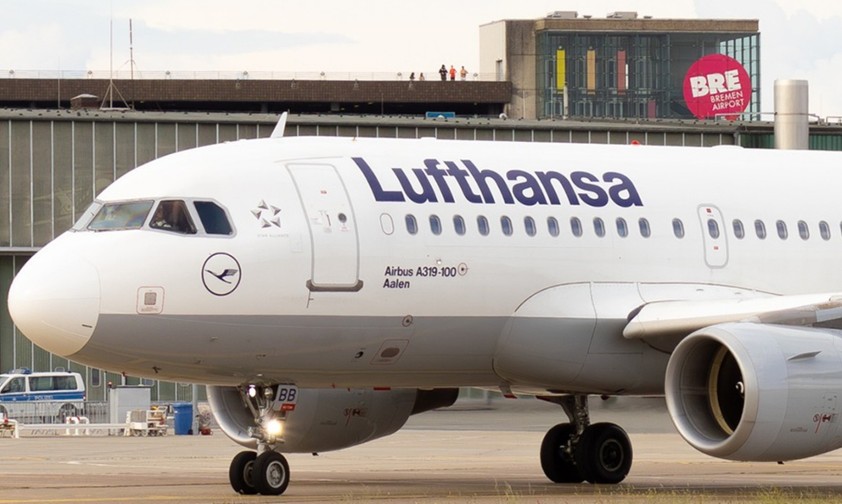 Lufthansa-Jet in Bremen (Archivbild): Die Frankfurt-Flüge kehren zurück.