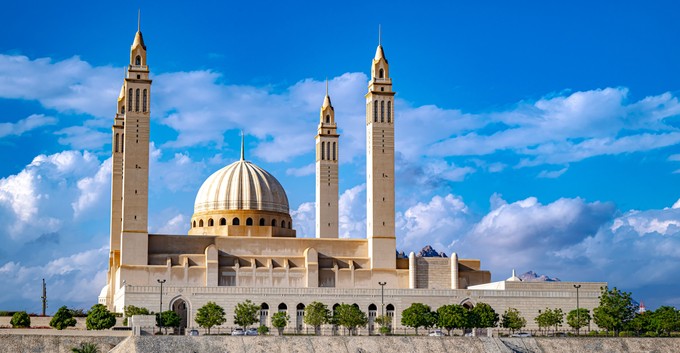 Ein Zwischenstopp in Muscat lässt sich mit einigen Tagen im Sultanat verbinden.