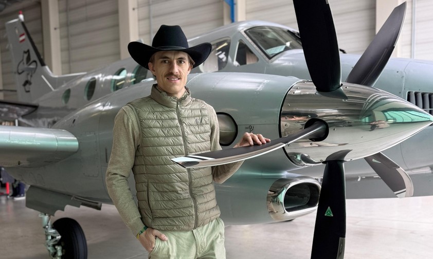 alex toril cowboy air 01