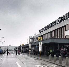 Berlin-Schönefeld: Zuwenig Platz.