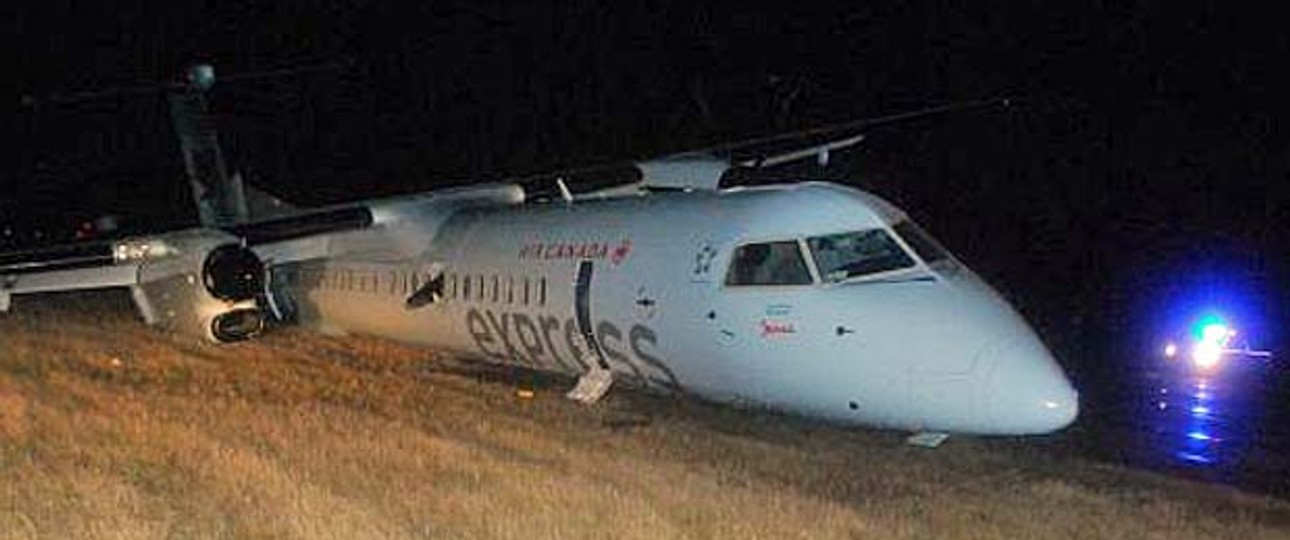 Die Unglücksmaschine von Air Canada: Deutlich zu sehen, das abgetrennte Blatt des Rotors.