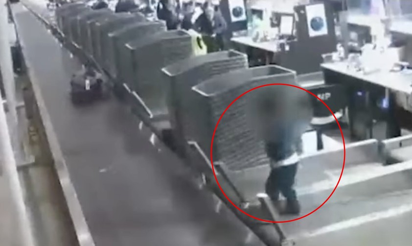 Kind schleicht sich ins Gepäcksystem und macht Rundfahrt