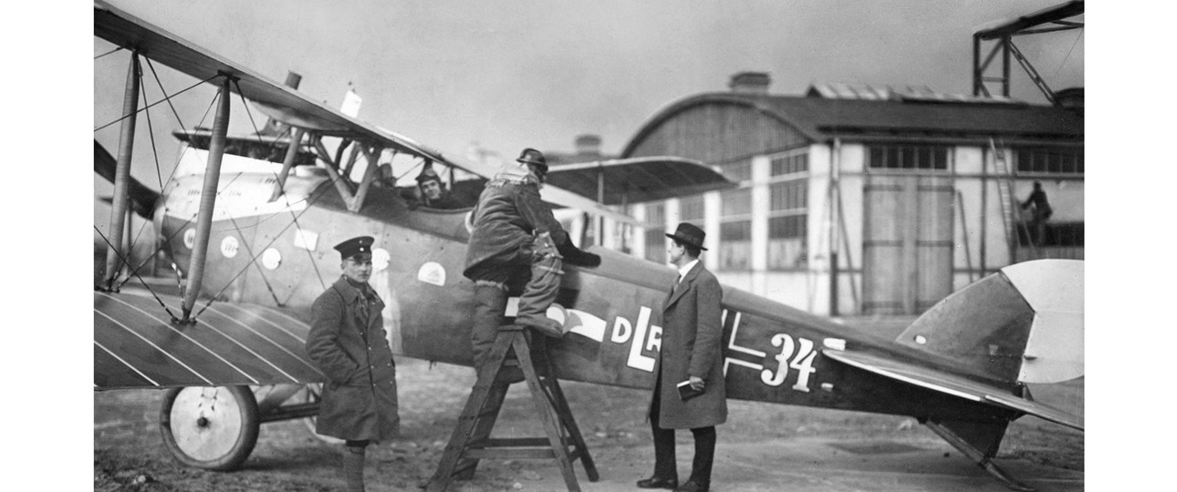 Eine LVG C VI der Deutschen Luft-Reederei am Flughafen Berlin Johannisthal: Von hier aus starteten im Februar 1919 die ersten Flüge Richtung Weimar.