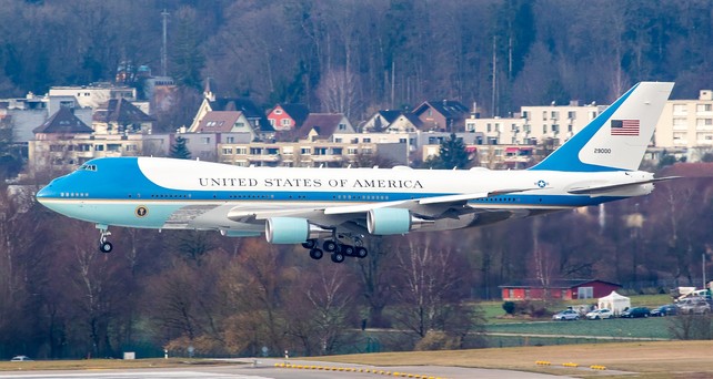 VC-25 der US Air Force: Die Air Force One landet auf dem Flughafen Zürich.