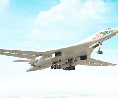 Die Tupolev Tu-160 ist 54,1 Meter lang und weist eine Spannweite von 55,7 Metern auf.