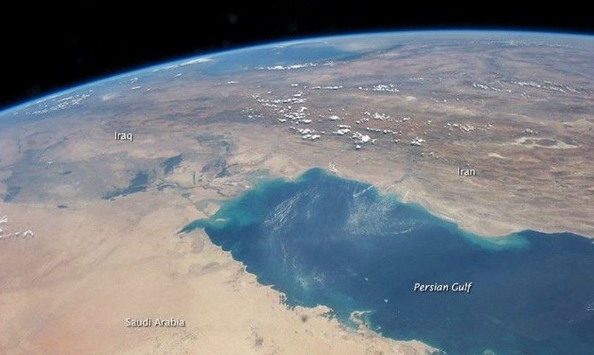 Der Persisische Golf aus der ISS gesehen: Sieht freidlich aus, ist es aber derzeit nicht.