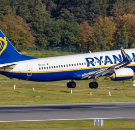 Ryanair Malta Air Boeing 737-800 Landung