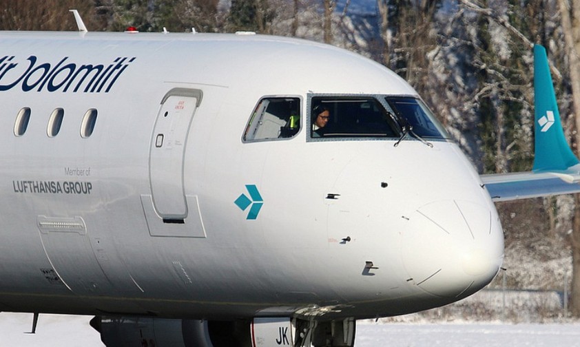 Air-Dolomiti-Jet in Innsbruck: Nur im Winter zu Gast.