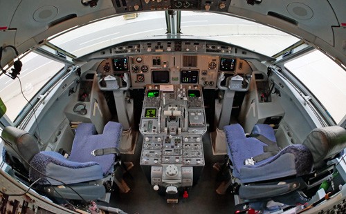 Cockpit der Fokker 100