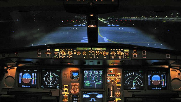 Cockpit eines A340: Mensch-Maschine-Schnittstelle im Fokus.