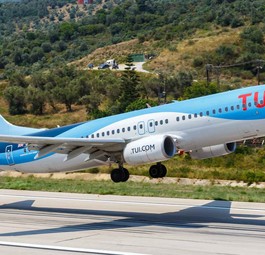 Eine Boeing 737-800 von Tui Airways: Fly4 startet mit drei Flugzeugen aus den Beständen der englischen Tui-Tochter.