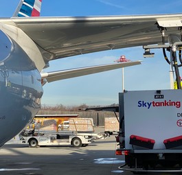 Flugzeugbetankung: Wird teurer.