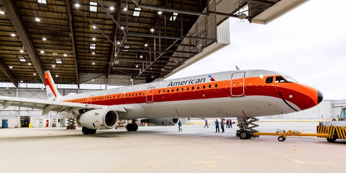 Der PSA-Flieger hat außerdem eine schwarze Nase und einen Mund aufgemalt.