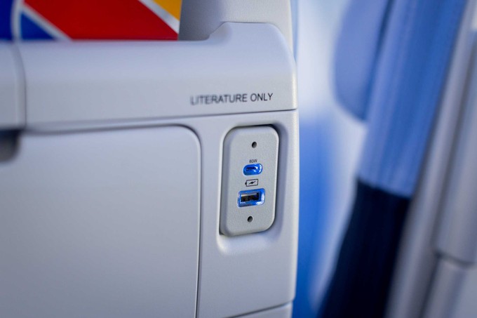 Jeder Sitz ist künftig mit einem USB-A and USB-C-Anschluss ausgestattet.