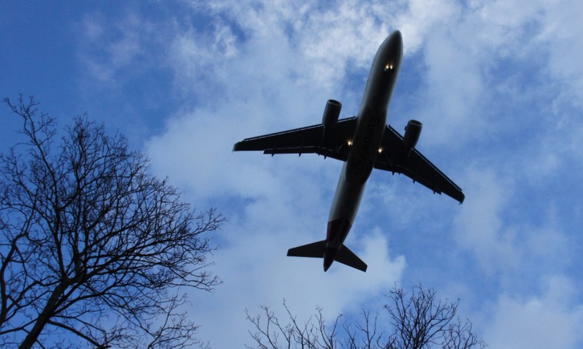 Flugzeug im Landeanflug: Was treibt es in Zukunft an?