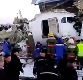 Fokker 100 von Bek Air hatte beim Start Probleme