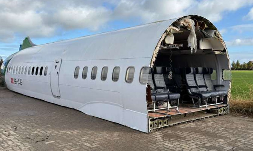 Einst flogen Passagiere mit der Boeing 757 von EC Air. Doch nun wurde der Jet verschrottet - bis auf einen Flügel und ein Rumpfstück.