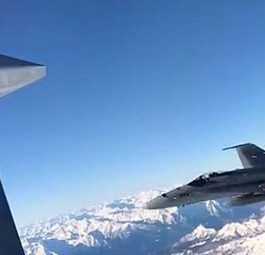 Wenn der Pilot aus dem Kampfjet winkt