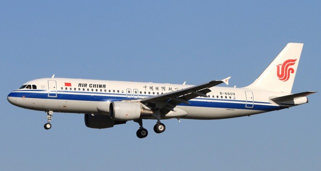 Flugzeug von Air China: Die Airlines kämpfen gegen Online-Reisebüros.