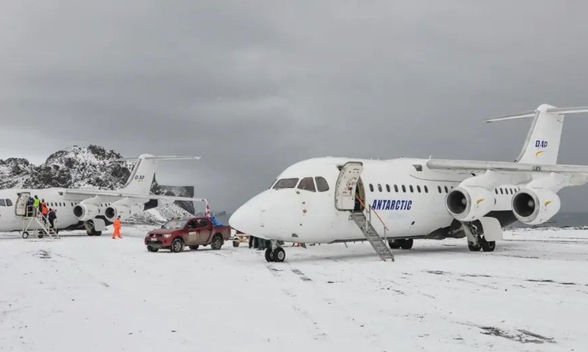 BAe 146-200 von DAP in der Antarktis: Die Maschine ...