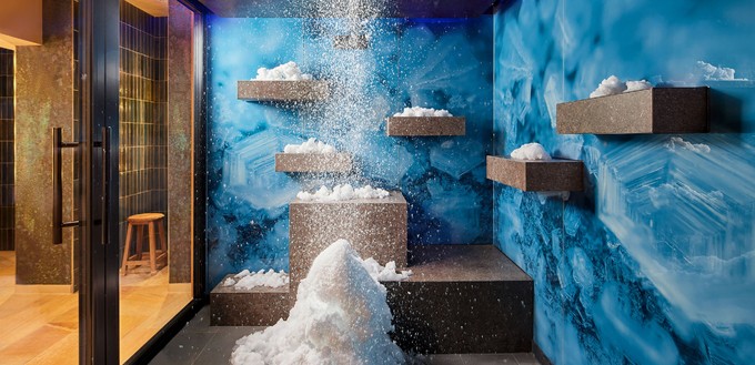 Kühlende Schneedusche im Erbprinz Beauty Spa