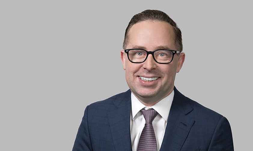 Alan Joyce: Ein kleiner Konkurrent beäugt die Flotte des Qantas-Chefs.