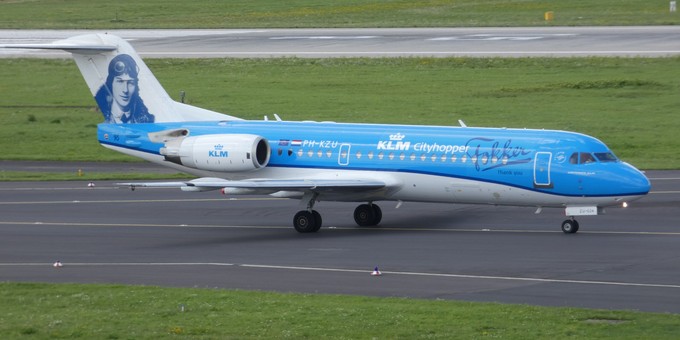 KLM Cityhopper würdigte den Gründer Anthony Fokker und das 100-jährige Bestehen der 1912 gegründeten Fokker-Werke auf der Fokker 70 mit dem Kennzeichen PH-KZU.