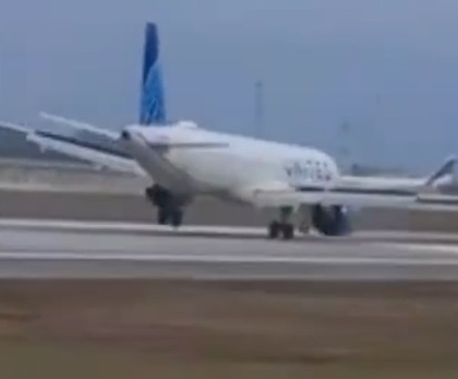united airlines airbus a321 neo nosewheel