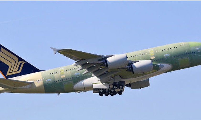 Neuer Airbus A380 von Singapore: Oben sind drei Sets à zwei Fenster zu erkennen.