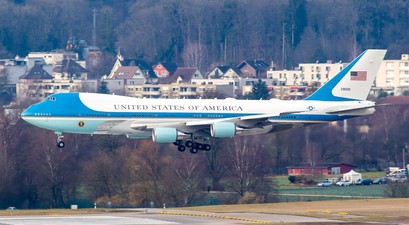 VC-25 der US Air Force: Die Air Force One landet auf dem Flughafen Zürich.