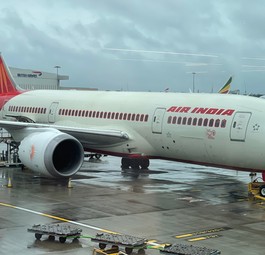 Boeing 787 von Air India noch in der alten Lackierung. Der Flug ab Zürich fiel aus.
