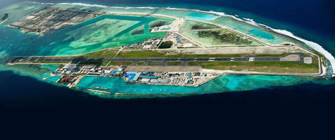 Soll ausgebaut werden: Der internationale Flughafen von Malé soll mit der Hauptstadt über eine Brücke verbunden werden.