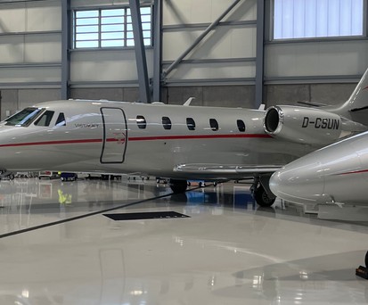 Zwei Vistajet-Flugzeuge im Hangar: Die Flotte war im vergangenem Jahr mehr in der Luft.