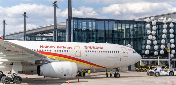 Hainan Airlines bietet auf ihrer Langstreckenflotte jedem Reisenden 130 MB kostenloses Datenvolumen.