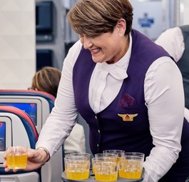Willkommen-Drinks: Werden bei Delta auf Langstreckenflügen bald auch in der Economy-Klasse verteilt.