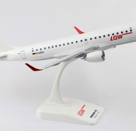 Modell einer Embraer E190 von LGW: Wird vielleicht nie in Realität zu sehen sein.