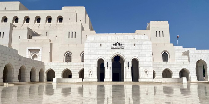 Das Royal Opera House in Omans Hauptstadt Muscat von außen ...